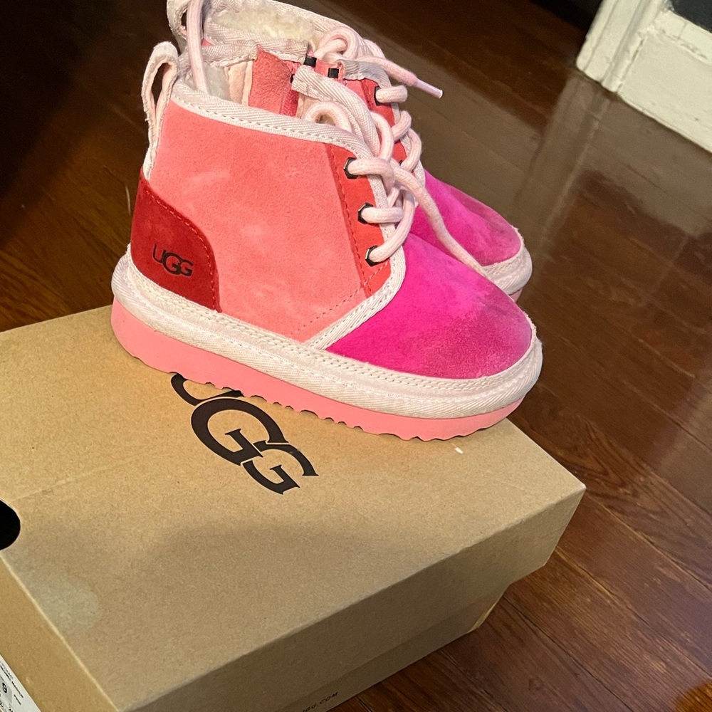 Size 9 Toddler Ugg w/ pink patchwork